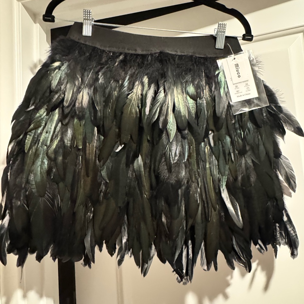 Costume idea - faux feather Elegant Black Skirt - Picture 2 of 5